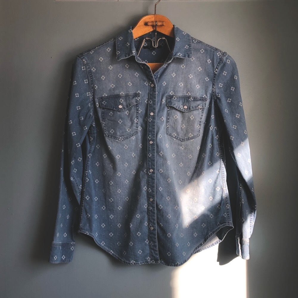 💰3 for $30💰 Tahari Denim Printed Top